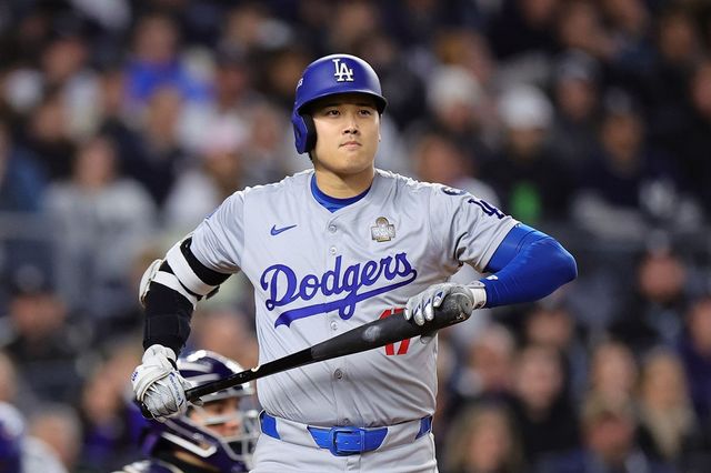 미국 메이저리그 LA 다저스의 오타니 쇼헤이가 29일(한국시간) 미국 뉴욕주 뉴욕 브롱크스의 양키 스타디움에서 열린 뉴욕 양키스와의 2024 메이저리그(MLB) 월드시리즈(7전 4승제·다저스 2승) 3차전에 1번 지명타자로 선발출전, 첫 타석 볼넷 출루로 좋은 컨디션을 보여줬다. 사진 연합뉴스