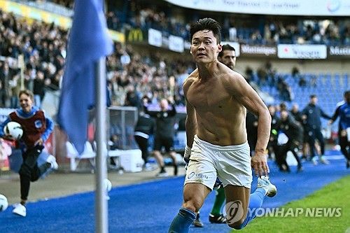 헹크가 31일(한국시간) 벨기에 베베렌에 있는 프리티엘 스타디온에서 열린 베베렌과의 2024-2025시즌 벨기에 크로키컵 7라운드 원정 경기에서 2-0으로 승리했다.&nbsp; 오현규가 헹크 이적 후 첫 선발 출장하면서 결승 골을 터뜨리며 올 시즌 4호골에 성공했다. 2라운드부터 참가하기 시작한 헹크는 2부리그팀인 베베렌을 상대로 승리해 8라운드에 진출했다. 연합뉴스