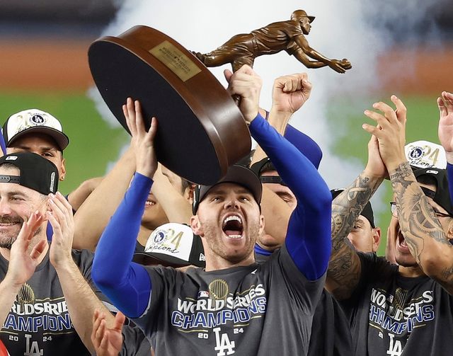 프리먼은 31일(한국시간) 미국 뉴욕 양키스타디움에서 열린 2024 메이저리그 월드시리즈 5차전에 3번 타자 1루수로 선발 출전해 4타수 1안타 2타점 1볼넷으로 팀의 7-6 역전승에 이바지했다.&nbsp;UPI 연합뉴스