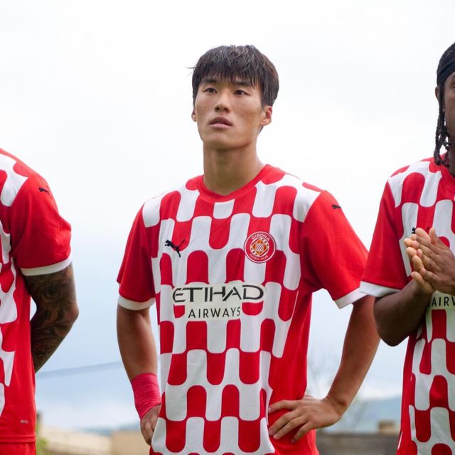 김민수가 31일(한국시간) 스페인 알멘드랄레호에 있는 에스타디오 프란시스코 데 라 에라에서 열린 CD엑스트레마두라(5부)와의 2024-2025시즌 코파 델 레이 1라운드 원정 경기에 선발 출전했다.&nbsp; 지로나에서 성장 중인 김민수는 지난 레알 소시에다드와의 라리가 홈 경기에서 교체 출전해 데뷔전을 치른 데 이어, 이날 경기에 선발 출전하며 선발 데뷔전도 가졌다.&nbsp;지로나