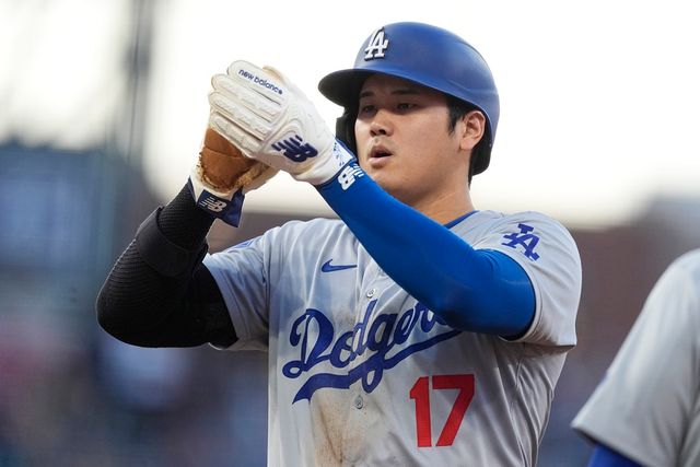 오타니는 6일(한국시간) 다저스타디움에서 열릴 '2024 메이저리그 포스트시즌' 샌디에이고와 내셔널리그 디비전 시리즈 1차에서 선발 출전할 예정이다. 메이저리그 역사에 남을 시즌을 보낸 오타니는 이날 생애 첫 가을야구를 치를 계획이다. 연합뉴스 AP