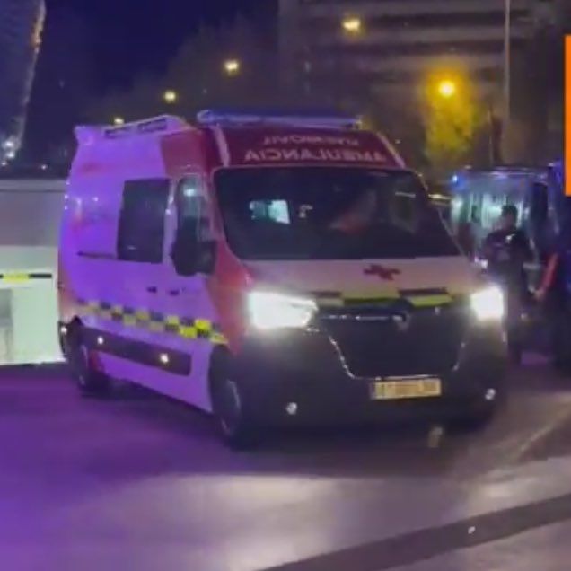 카르바할이 6일(한국시간) 스페인 마드리드에 있는 산티아고 베르나베우에서 열린 레알 마드리드와 비야레알의 2024-2025시즌 라리가 9라운드 홈 경기에 우측 풀백으로 선발 출장했다.&nbsp; 2-0으로 레알이 앞서던 후반 추가시간 47분 카르바할은 상대 예레미 피노와 충돌한 뒤 쓰러졌다. 카르바할은 오른쪽 무릎을 부여 잡고 극심한 통증을 호소했다. 동료들이 그에게 달려들어 그의 상태를 살폈지만, 좀처럼 통증을 주체하지 못했다.&nbsp;중계화면