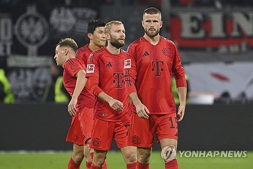 프랑스 언론 '레퀴프'가 지난 7일(한국시간) 허벅지 부상을 당한 우파메카노가 다가오는 A매치 휴식기에 프랑스 축구 국가대표팀에 합류하지 않을 예정이라고 보도했다.&nbsp;우파메카노의 부상이 길어질 경우, 김민재는 에릭 다이어와 중앙 수비 조합을 맞추게 된다. 연합뉴스