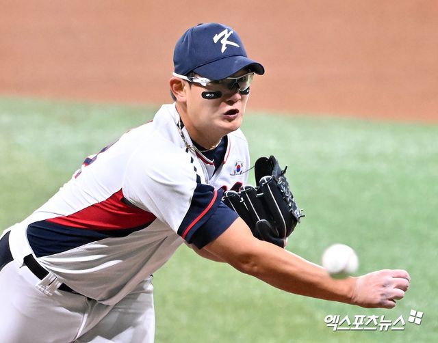 대표팀 투수 김서현은 1일 고척스카이돔에서 열린 '2024 K-BASEBALL SERIES with TVING' 쿠바 대표팀과 평가전에서 구원 등판했다. 최고 구속 시속 155㎞의 빠른 공을 앞세워 1이닝 무실점 압도적인 투구를 보여 눈길을 끌었다. 고척, 김한준 박지영 기자