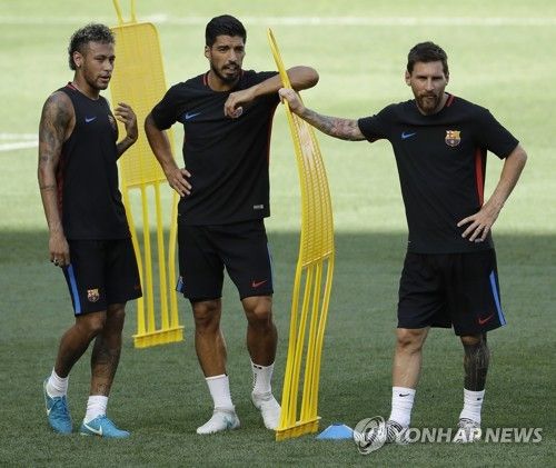 미국 '월스트리트 저널'이 1일(한국시간) 알 힐랄 선수 네이마르가 미국 플로리다 주 마이애미 해변에 부동산을 구매해 이곳에 저택을 지을 계획이라고 전했다.&nbsp;사우디아바리아 기자도 네이마르가 인터 마이애미로 향할 거라고 독점보도해 이적설이 불거졌다. 연합뉴스