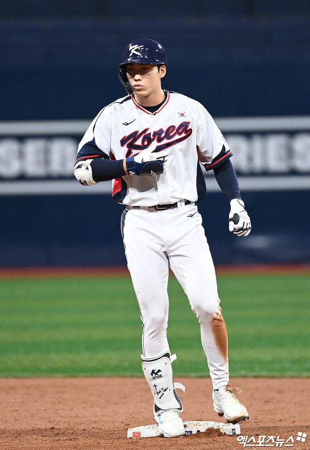 대표팀 외야수 이주형은 1일 고척스카이돔에서 열린 '2024 K-BASEBALL SERIES with TVING' 쿠바 대표팀과 평가전에서 9번타자 중견수로 선발 출전했다. 2회말 1타점 적시타를 쳐 팀 공격에 활력을 불어넣었다. 고척, 김한준 박지영 기자