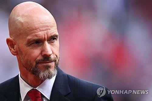 영국 매체 팀토크에 따르면 보루시아 도르트문트는 에릭 텐 하흐의 프로필을 관심 있게 지켜보고 있다. 누리 샤힌 감독 체제에서 도르트문트는 최근 3연패 수렁에 빠졌다. 샤힌 감독의 지도력에 의심이 생기자 도르트문트는 최근 맨체스터 유나이티드에서 경질돼 네덜란드에서 휴식을 취하고 있는 텐 하흐 감독을 주시 중이다. 연합뉴스