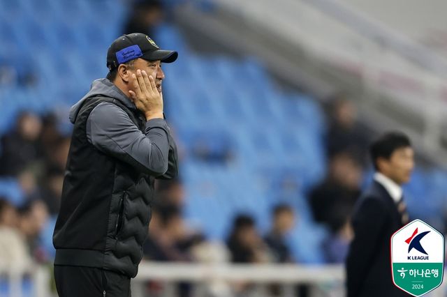 인천이 10일 오후 4시 30분 인천축구전용경기장에서 대전하나시티즌과 '하나은행 K리그1 2024' 37라운드 홈 경기를 갖는다.&nbsp; 인천은 현재 최하위(8승 12무 16패∙승점 36)다. 대전은 9위(10승 12무 14패∙승점 42)로 잔류 가시권에 있다.&nbsp;한국프로축구연맹