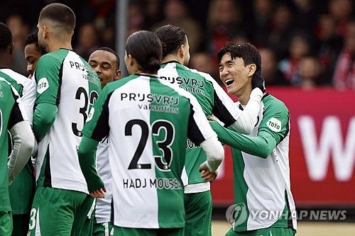 페예노르트가 10일(한국시간) 네덜란드 알메러에 있는 얀마르 스타디온에서 열린 알메러 시티와의 2024-2025시즌 에레비디지 12라운드 원정 경기에서 4-1 대승을 거뒀다.&nbsp;황인범은 전반 2분 직접 중앙으로 쇄도해 박스 안으로 들어갔고 왼쪽에서 올라온 이고르 파익상의 크로스를 다이빙 헤더로 연결해 골문 왼쪽 하단을 흔들었다.&nbsp;연합뉴스