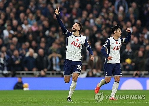 승격팀 입스위치 타운에게 승격 후 첫 승을 헌납한 토트넘 홋스퍼 주장 손흥민이 당연한 승리는 없다고 동료들의 안일했던 생각을 비판했다.&nbsp; 토트넘이 11일(한국시간) 영국 런던에 있는 토트넘 홋스퍼 경기장에서 열린 입스위치 타운과의 2024-2025시즌 &nbsp;프리미어리그 11라운드 홈 경기에서 전반에 내준 두 골을 끝내 만회하고 못하고 1-2로 졌다. 연합뉴스