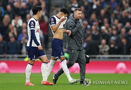 승격팀 입스위치 타운에게 승격 후 첫 승을 헌납한 토트넘 홋스퍼 주장 손흥민이 당연한 승리는 없다고 동료들의 안일했던 생각을 비판했다.&nbsp; 토트넘이 11일(한국시간) 영국 런던에 있는 토트넘 홋스퍼 경기장에서 열린 입스위치 타운과의 2024-2025시즌 &nbsp;프리미어리그 11라운드 홈 경기에서 전반에 내준 두 골을 끝내 만회하고 못하고 1-2로 졌다. 연합뉴스