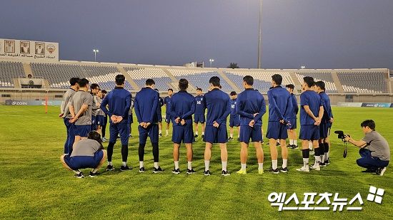 홍명보 감독이 이끄는 축구대표팀이 11일(한국시간) 오후 11시 쿠웨이트 시티에 위치한 압둘라 알칼리파 스타디움에서 쿠웨이트에서 첫 훈련을 실시했다. 이번 훈련 키워드는 '피로 회복'이다.&nbsp;지난 주말까지 소속팀에서 모든 에너지를 쏟아붓고, 회복할 새도 없이 대표팀에 합류한 탓이다. 쿠웨이트시티, 나승우 기자