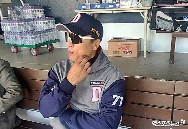 두산 이승엽 감독이 12일 이천 베어스파크에서 취재진과 만나 주전 2루수 강승호의 3루수 전향 가능성을 언급했다. 이천, 김근한 기자