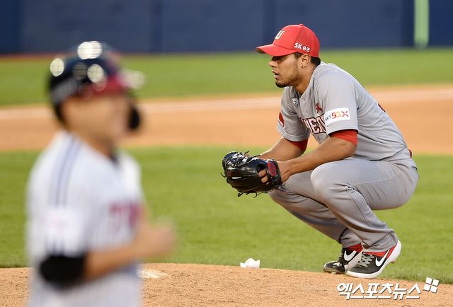 2020년 SK 와이번스(현 SSG 랜더스)에서 뛰었던 베네수엘라 출신 투수 리카르도 핀토가 2024 세계야구소프트볼연맹(WBSC) 프리미어12에서 호투를 펼치고 있다. 사진 엑스포츠뉴스 DB