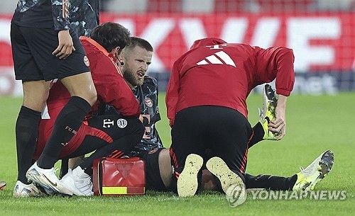 스카이스포츠 독일이 12일(하국시간) 바이에른 뮌헨이 백업 자원으로 밀려난 내년 여름 계약이 끝나면 결별 수순을 밟는다고 전했다.&nbsp;여기에 영국 매체 TBR 풋볼이 뮌헨을 떠날 것이 유력한 다이어가 프리미어리그 3구단의 관심을 받아 프리미어리그로 복귀할 수 있다라고 전했다.&nbsp;