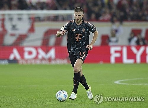 에릭 다이어의 독일 생활이 1년 반 만에 끝날 위기에 놓였다. 바이에른 뮌헨이 에릭 다이어 방출을 고려하고 있다. 스카이스포츠 독일에 따르면 계약 연장이 유력한 다요 우파메카노와 달리 다이어의 경우 이별 징후가 나타나고 있다.&nbsp;라커룸에서도 높은 평가를 받고 있고, 팀 내 많은 친구를 사귀었으나 내년 여름 자유계약으로 떠나는 걸 허락한다는 분위기다. 연합뉴스