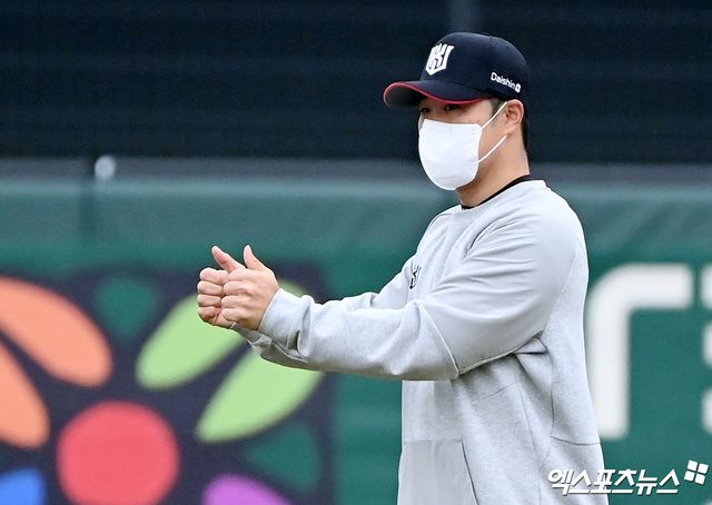 29일 오후 대전 한화생명이글스파크에서 열리는 '2024 신한 SOL Bank KBO리그' KT 위즈와 한화 이글스의 경기, KT 신본기가 훈련에 임하고 있다. 엑스포츠뉴스DB