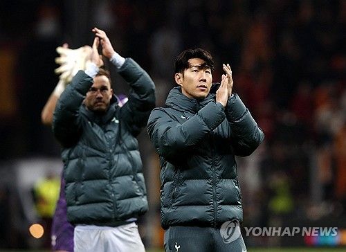 이적시장 전문 기자 파브리치오 로마노가 14일(한국시간) 자신의 사회관계망서비스(SNS) 인스타그램을 통해 토트넘이 손흥민의 1년 계약 연장 옵션을 발동할 예정이라고 전했다.&nbsp;로마노는 토트넘이 손흥민의 계약을 연장하는 옵션을 발동할 것이다. 현재 계약은 2025년 6월에 만료되는 데 2026년 6월까지 연장될 것이다. 그래서 손흥민과 1년 더 함께한다며 손흥민은 내년에도 토트넘 계획의 일부로 남아 공식적인 절차를 밟기 시작했다고 말했다.&nbsp;연합뉴스