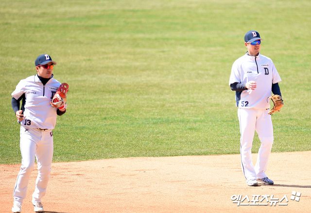 5일 오전 서울 송파구 잠실야구장에서 두산 베어스의 훈련이 진행됐다. 두산 허경민과 김재호가 펑고를 받고 있다. 엑스포츠뉴스 DB