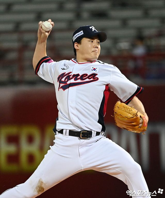 대표팀 투수 임찬규는 16일 대만 타이베이 톈무야구장에서 열린 '2024 세계야구소프트볼연맹(WBSC) 프리미어12' 조별리그 B조 네 번째 경기 도미니카공화국전에서 선발 등판했다. 이날 3이닝 3실점으로 조기 강판돼 패전 투수가 될 위기에 처했다. 타이베이(대만), 박지영 기자