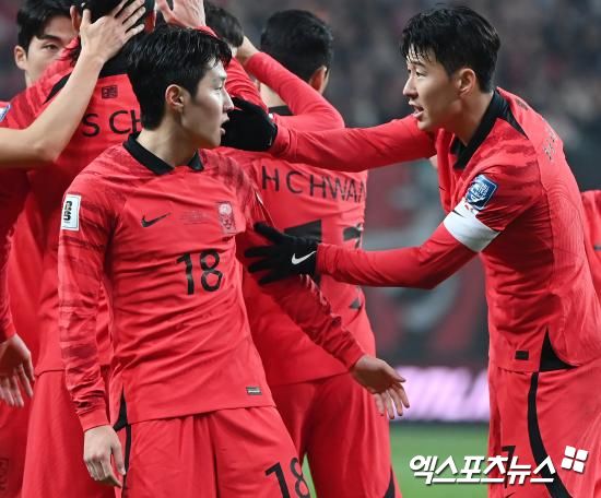 영국 매체 팀토크가 16일(한국시간) 손흥민이 토트넘의 유럽축구연맹(UEFA) 챔피언스리그 진출 실패 시 매각 대상이 되며 PSG가 관심을 보이고 있다고 보도했다.&nbsp;엑스포츠뉴스DB