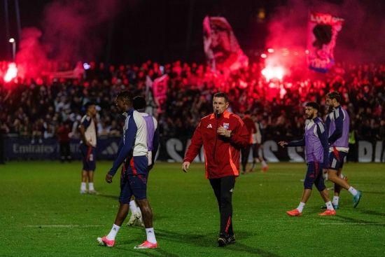 글로벌 스포츠 매체 '디 애슬레틱'이 16일(한국시간) 올랭피크 리옹이 빚 청산에 실패할 경우, 2부리그로 잠정 강등될 것이며 재정 감사 후 이적 금지 조치가 내려질 예정이라고 보도했다. 리옹