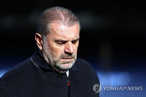 안지 포스테코글루 감독 경질 신호탄일까. 토트넘 홋스퍼 부주장 크리스티안 로메로를 포함해 선수 4명이 포스테코글루 감독에게 반기를 들었다는 충격적인 소식이 전해졌다.&nbsp;이들이 포스테코글루 감독에게 반기를 든 건 평소 감독의 직설적인 화법 때문이었던 것으로 전해졌다. 연합뉴스