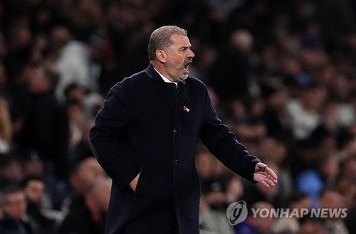 안지 포스테코글루 감독 경질 신호탄일까. 토트넘 홋스퍼 부주장 크리스티안 로메로를 포함해 선수 4명이 포스테코글루 감독에게 반기를 들었다는 충격적인 소식이 전해졌다.&nbsp;이들이 포스테코글루 감독에게 반기를 든 건 평소 감독의 직설적인 화법 때문이었던 것으로 전해졌다. 연합뉴스