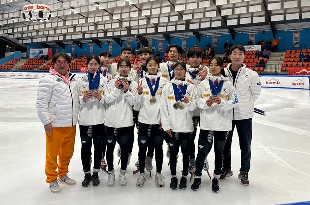 한국 쇼트트랙 주니어 선수단이 ISU 쇼트트랙 주니어 월드컵 2차 대회에서 종합순위 1위를 차지했다. 대한빙상경기연맹