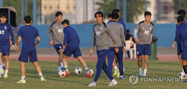 홍명보호가 팔레스타인전이 펼쳐질 요르단에 전세기를 타고 이동한다.&nbsp;현재 팔레스타인 정세가 불안정해 A매치를 치를 여건이 되지 않아 이번 월드컵 예선 경기는 인접 국가 요르단에서 홈 경기를 치르기로 했다. 때문에 대표팀은 17일 오후 전세기를 타고 쿠웨이트에서 곧바로 요르단으로 향할 예정이다. 연합뉴스