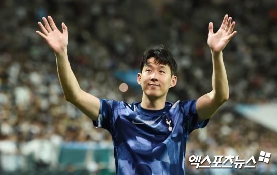 제이미 오하라는 손흥민을 더 이상 월드 클래스로 분류하기에는 무리가 있다고 주장했다. 오하라는 토트넘 홋스퍼 내에서 손흥민의 영향력이 상당한 것은 물론 손흥민이 토트넘의 레전드라는 건 부정할 수 없는 사실이지만, 이제는 손흥민에게 월드 클래스 칭호를 붙이기는 힘들다고 했다. 오하라는 그러면서 토트넘의 센터백 미키 판더펜이 맨체스터 시티에서도 뛸 수 있는 월드 클래스라고 했다. 사진 엑스포츠뉴스 DB