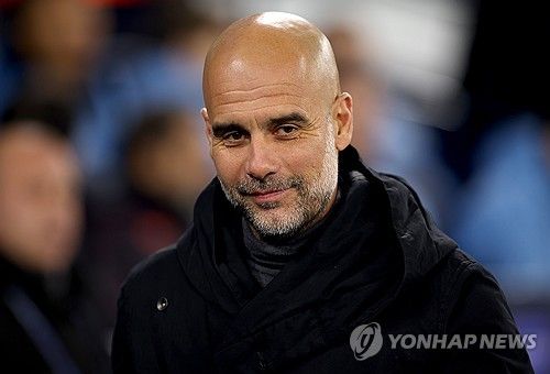 글로벌 스포츠 매체 디 애슬레틱은 20일(한국시간) 펩 과르디올라 감독이 맨체스터 시티와 새로운 계약을 체결했다고 보도했다. 당초 과르디올라 감독은 2024-25시즌을 끝으로 맨시티와의 계약이 만료됐다. 새로운 계약으로 인해 계약 기간이 1년 연장될 뿐만 아니라 1년 연장 옵션도 포함된 것으로 알려졌다. 연합뉴스
