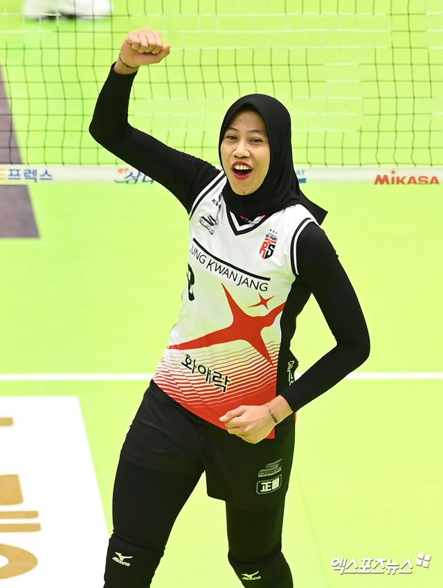 여자프로배구 정관장 메가왓티 퍼티위가 정규리그 경기에 출전해 득점한 뒤 세리머니하고 있다. 메가는 허벅지 근육 부상으로 20일 흥국생명전에 결장한다. 엑스포츠뉴스 DB