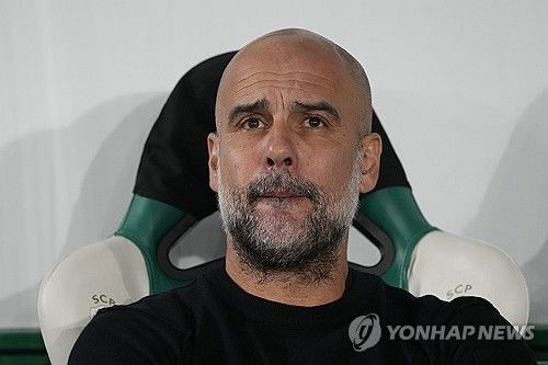 글로벌 스포츠 매체 디 애슬레틱은 20일(한국시간) 펩 과르디올라 감독이 맨체스터 시티와 새로운 계약을 체결했다고 보도했다. 당초 과르디올라 감독은 2024-25시즌을 끝으로 맨시티와의 계약이 만료됐다. 새로운 계약으로 인해 계약 기간이 1년 연장될 뿐만 아니라 1년 연장 옵션도 포함된 것으로 알려졌다. 연합뉴스