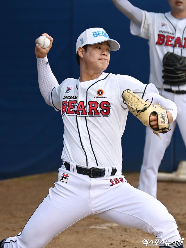 14일 호주 시드니 블랙타운 베이스볼 스타디움에서 2024 두산 베어스 스프링캠프가 진행됐다. 두산 최종인이 불펜 피칭을 하고 있다. 엑스포츠뉴스 DB