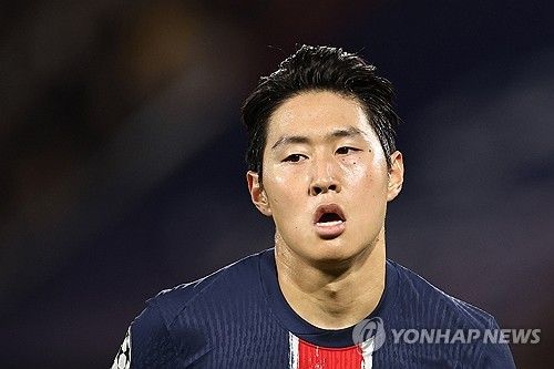 PSG는 23일(한국시간) 프랑스 파리에 위치한 파르크 데 프랭스에서 열린 툴루즈와의 2024-2025시즌 리그1 12라운드 홈 맞대결서 3-0 완승을 거뒀다. 한국 국가대표 공격수 이강인은 이날 교체로 출전해 30분 가량을 뛰며 팀 승리에 일조했다. 연합뉴스