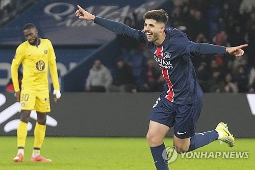 파리 생제르맹(PSG)은 23일(한국시간) 프랑스 파리에 위치한 파르크 데 프랭스에서 열린 툴루즈와의 2024-2025시즌 프랑스 리그1 12라운드 홈경기에서 3-0 완승을 거뒀다. 이날 이강인은 후반전 교체로 나와 약 30분 정도 뛰었음에도 인상적인 플레이를 펼치면서 김민재(바이에른 뮌헨)와의 UEFA 챔피언스리그 맞대결을 기대하게끔 만들었다. 연합뉴스