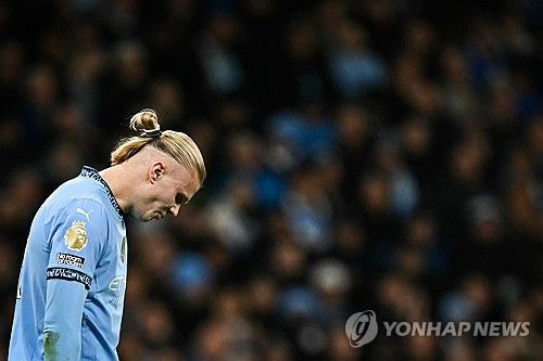 '맨시티 킬러' 손흥민이 또다시 맨체스터 시티를 상대로 맹활약했다. 부상에서 돌아온 주장 손흥민이 시즌 4호 도움을 기록한 가운데 손흥민의 소속팀 토트넘 홋스퍼는 맨체스터 시티를 상대로 4-0 대승을 거뒀다. 전반전에만 제임스 매디슨의 멀티골로 일찍이 앞서간 토트넘은 후반전에 두 골을 추가해 맨체스터 시티를 완벽하게 무너뜨렸다. 사진 연합뉴스