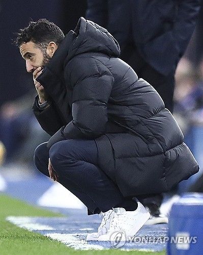 맨유가 25일(한국시간) 영국 입스위치에 있는 포트먼 로드에서 열린 입스위치 타운과의 2024-2025시즌 프리미어리그 12라운드 원정 경기에서 1-1로 비겼다.&nbsp; 아모림 감독의 맨유 데뷔전으로 열린 이 경기에서 새로운 스타일로 변모한 맨유는 승격팀 입스위치에게 고전하면서 아쉬운 결과를 얻었다.&nbsp;연합뉴스