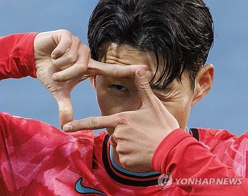 토트넘이 24일(한국시간) 영국 맨체스터의 에티하드 스타디움에서 열린 맨체스터 시티와의 2024-2025시즌 프리미어리그 12라운드 원정 경기에서 4-0으로 크게 이겼다.&nbsp;9월 말 햄스트링 부상으로 10월에 쉽게 복귀하지 못했던 손흥민은 돌아와 출전 시간을 조절받으면서 경기력을 다시 끌어 올렸다. 연합뉴스