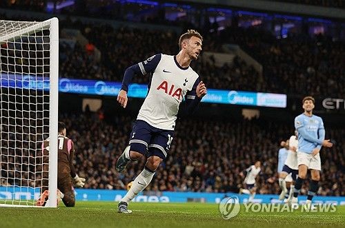 토트넘이 24일(한국시간) 영국 맨체스터의 에티하드 스타디움에서 열린 맨체스터 시티와의 2024-2025시즌 프리미어리그 12라운드 원정 경기에서 4-0으로 크게 이겼다.&nbsp;9월 말 햄스트링 부상으로 10월에 쉽게 복귀하지 못했던 손흥민은 돌아와 출전 시간을 조절받으면서 경기력을 다시 끌어 올렸다. 연합뉴스