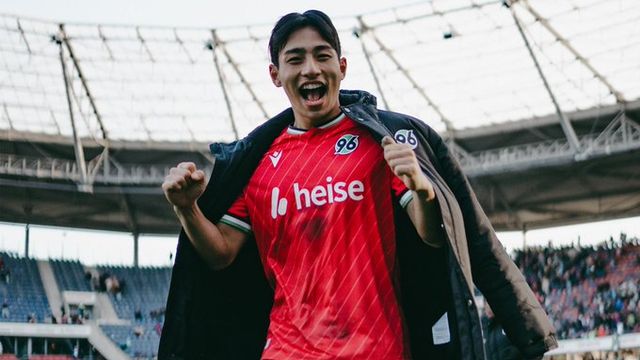 이현주가 24일(한국시간) 독일 하노버에 있는 하인츠 폰 하이덴 아레나에서 열린 하노버와 다름슈타트와의 2024-2025시즌 분데스리가2 13라운드 홈 경기에 선발 출장해 리그 2호 골을 터뜨렸다.&nbsp; 이날 왼쪽 측면 윙어로 선발 출장한 이현주는 팀의 공격을 이끌며 동점 골을 터뜨렸다. 하노버