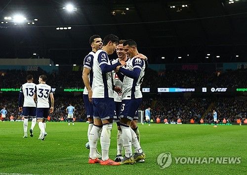 토트넘이 24일(한국시간) 영국 맨체스터의 에티하드 스타디움에서 열린 맨체스터 시티와의 2024-2025시즌 프리미어리그 12라운드 원정 경기에서 4-0으로 크게 이겼다.&nbsp;9월 말 햄스트링 부상으로 10월에 쉽게 복귀하지 못했던 손흥민은 돌아와 출전 시간을 조절받으면서 경기력을 다시 끌어 올렸다. 연합뉴스