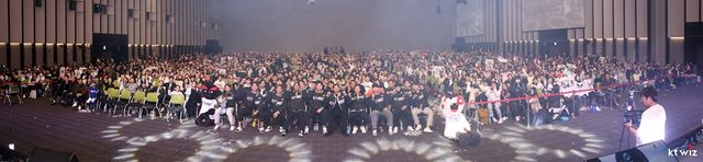 KT 위즈가 지난 23일 수원컨벤션센터에서 2024 팬페스티벌을 개최하고 팬 2000명과 함께 즐거운 시간을 보냈다. KT 위즈