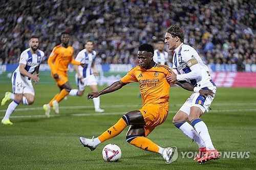 레알이 25일(한국시간) 스페인 레가네스에 있는 부타르케 시립 경기장에서 열린 레가네스와의 2024-2025시즌 라리가 14라운드 원정 경기에서 3-0 완승을 거뒀다.&nbsp;연합뉴스