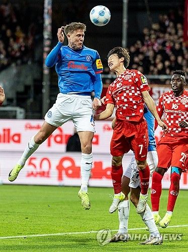 마인츠가 25일(한국시간) 독일 킬에 있는 홀슈타인 슈타디온에서 열린 홀슈타인 킬과의 2024-2025시즌 분데스리가 11라운드 원정 경기에서 3-0 완승을 거뒀다.&nbsp;연합뉴스