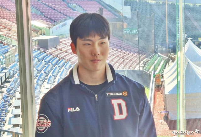 투수 최우인이 지난 24일 잠실구장에서 취재진과 인터뷰에 응하고 있다. 잠실, 김근한 기자