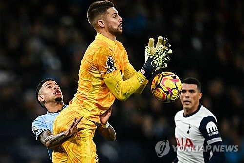 토트넘이 26일(한국시간) 공식 홈페이지를 통해 비카리오가 오른 발목 골절로 수술을 받았다고 발표했다.&nbsp;연합뉴스