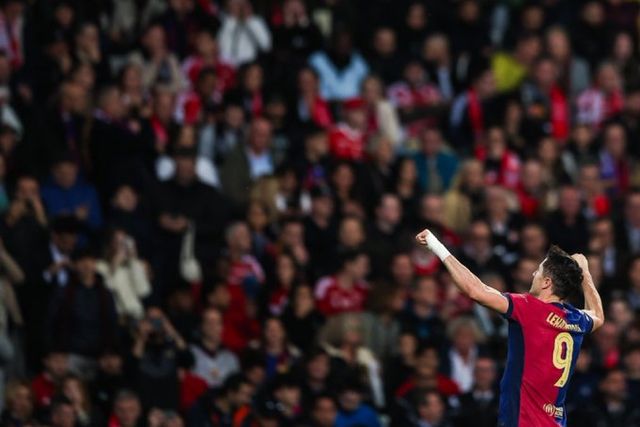 레반도프스키가 27일 스페인 바르셀로나의 에스타디 올림픽 류이스 콤파니스에서 열린 브레스트전에서 대기록을 달성했다.그는 이날 첫 골인 페널티킥을 성공시키며 챔피언스리그 통산 100호 골 고지에 올랐다. 이는 125경기 만에 터진 100골이며 총 37개 팀을 상대로 득점했다.&nbsp;바르셀로나