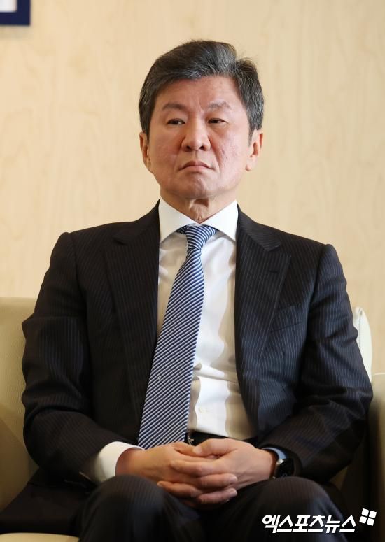 정몽규 대한축구협회장이 네 번째 회장 도전에 나설 것으로 보인다. 오는 12월 2일 스포츠 공정위에 관련 서류를 제출할 예정이다. 엑스포츠뉴스DB